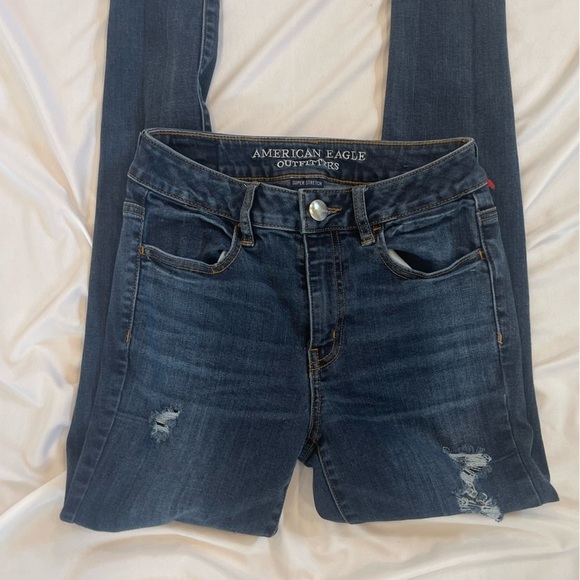 American Eagle Outfitter Super Stretch Distressed/Ripped Jeans Size 4 - Picture 6 of 15